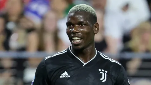 Pogba posta foto com camisa de gigante brasileiro.