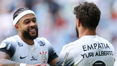 Craque do Corinthians recebe duas propostas da Premier League e decide sobre volta para a Europa. (Photo by Pedro H. Tesch/Getty Images)