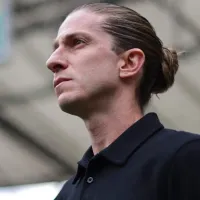 Filipe Luís chama a atenção no futebol europeu e Flamengo liga o sinal de alerta