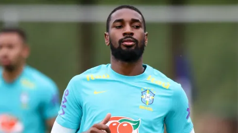 Gerson jogador do Seleção Brasileira durante treino