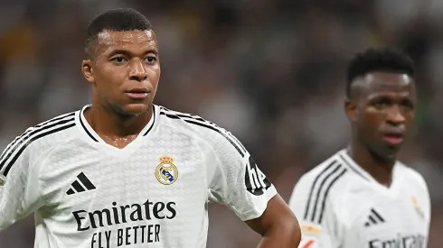 Enquanto a mídia e os torcedores analisam estatísticas e rumores sobre a relação entre os dois, Carlo Ancelotti pode ter que tomar uma decisão crucial para o futuro do ataque merengue. (Foto de Denis Doyle/Getty Images)