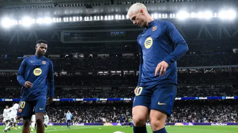 Apesar das sugestões para buscar novos ares, o atacante insiste em permanecer e provar seu valor. Seu futuro, porém, parece cada vez mais distante do Camp Nou. (Foto de David Ramos/Getty Images)