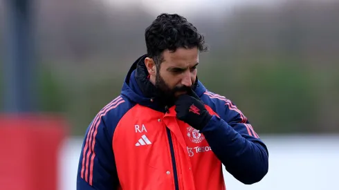 Titular do Man United tem saída liberada por Amorim e destino é revelado.