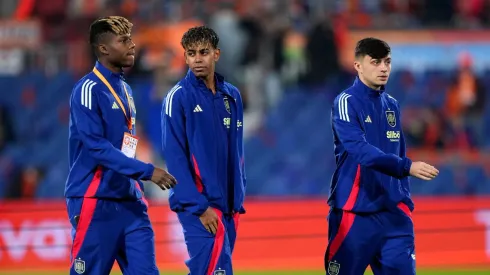 Nico Williams, Lamine Yamal e Pedri juntos pela seleção da Espanha. Foto: Alex Bierens de Haan/Getty Images