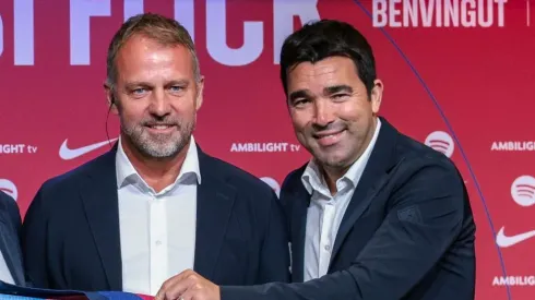 Deco e Hansi Flick, do Barcelona. (Photo by Eric Alonso/Getty Images)