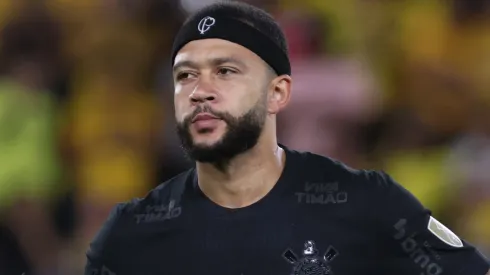 Corinthians está preocupado com situação de Memphis Depay e sinal de alerta é ligado. Foto: Franklin Jacome/Getty Images