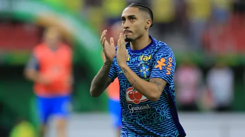 Raphinha no aquecimento pra o jogo do Brasil. Foto: Buda Mendes