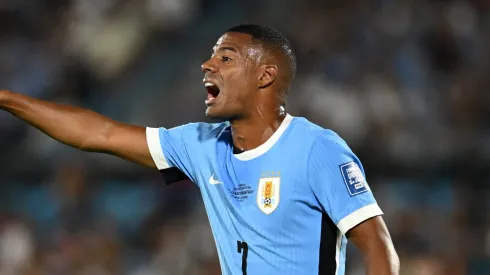 De la Cruz, do Flamengo, é cortado da seleção uruguaia por indisciplina.