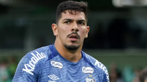 João Paulo pode trocar o Santos de Neymar por outro gigante do Brasileirão.