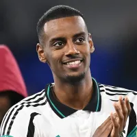 Liverpool planeja oferecer 2 jogadores ao Newcastle por Isak, sonho do Barcelona