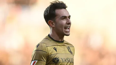 Martin Zubimendi, alvo do Arsenal, pode ficar para trás (Photo by Denis Doyle/Getty Images)