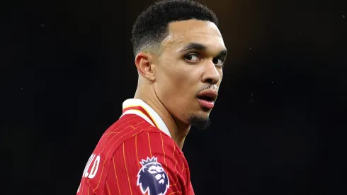 Alexander-Arnold, espera chegada no Real Madrid (Photo by Alex Pantling/Getty Images)