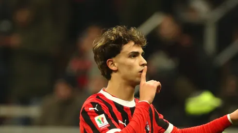 A situação do jogador no Chelsea e seu desempenho no Milan deixam em aberto o futuro do atacante português, que pode ter um novo destino na temporada 2025-26. (Foto de Marco Luzzani/Getty Images)