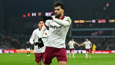 O caso, que envolve alegações de apostas ilegais, está afetando a carreira do meio-campista, mas o clube de Manchester ainda observa o desenrolar das investigações, ciente de que uma possível transferência pode se tornar mais acessível. (Foto de Shaun Botterill/Getty Images)