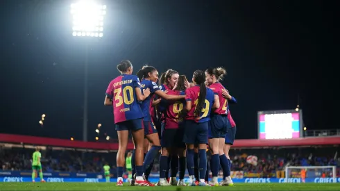 Domínio Total: Barcelona Goleia Wolfsburg e Avança para Semifinal. Foto: Alex Caparrod/ Getty Images