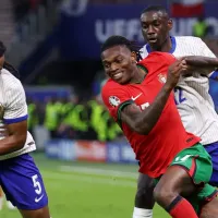 Arsenal e Chelsea monitoram atacante em destaque com 12 participações em gols após recuperação impressionante