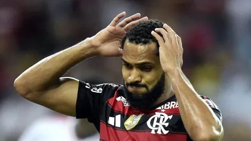 No Maracanã, o Flamengo pressionou o Internacional, mas ficou no empate por 1 a 1 na abertura do Brasileirão. Juninho teve a melhor chance do jogo, acertando a trave em um lance decisivo. Foto Alexandre LoureiroAGIF