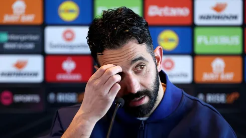 Ruben Amorim concede entrevista. Foto: Alex Livesey/Getty Images