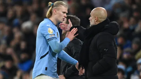 Guardiola e Haaland se cumprimentam (Photo by Gareth Copley/Getty Images)