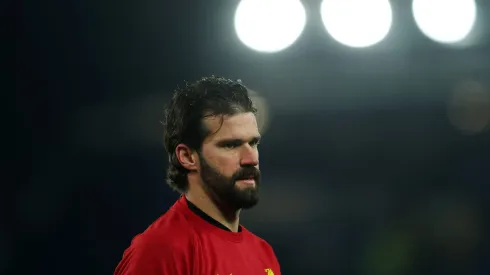 Alisson, goleiro do Liverpool (Photo by Alex Pantling/Getty Images)