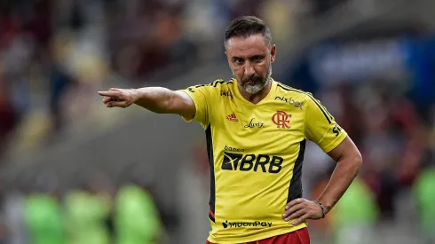 Vítor Pereira gera influência com ex-Fla nos bastidores