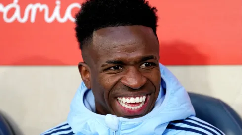 Clube europeu aceita igualar proposta da Arábia Saudita para tirar Vinicius Júnior do Real Madrid. Foto: Aitor Alcalde/Getty Images