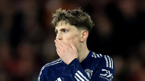 Manchester United define cifras para negociar Garnacho com o Chelsea.