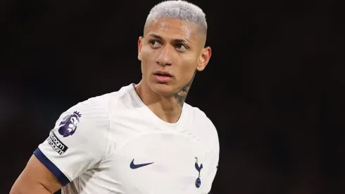 Richarlison em ação pelo Spurs. (Photo by Ryan Pierse/Getty Images)
