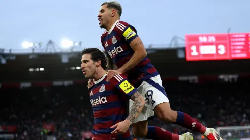 Bruno Guimarães e Sandro Tonali juntos no Newcastle. Foto: Eddie Keogh