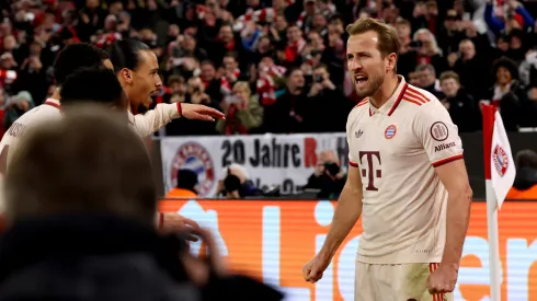 Harry Kane e Sané comemorando gol pelo Bayern. Atacante pode deixar o clube alemão na próxima janela. Foto: Alexander Hassenstein