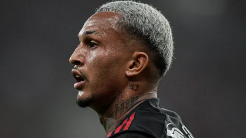 Real Madrid pega todos de surpresa e pode fechar com dois jogadores do Brasileirão.