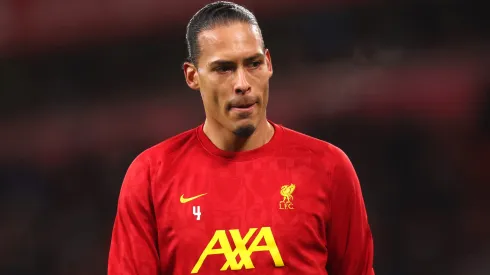 Van Dijk em campo pelo Liverpool (Photo by Carl Recine/Getty Images)