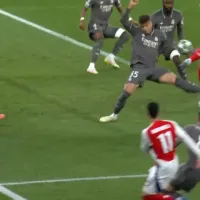 Árbitro erra e não marca pênalti em mão de Raúl Asencio no Arsenal x Real Madrid; assista