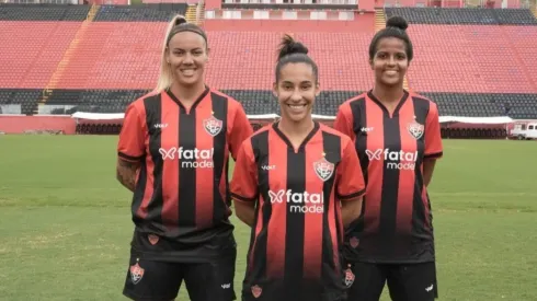Jogadoras do e.c Vitória com nova camisa da seleção. Divulgação e.c Vitória