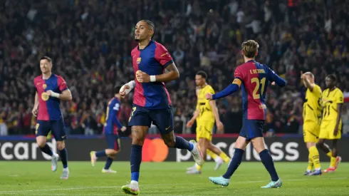 Raphinha, do FC Barcelona, comemora após marcar o primeiro gol de sua equipe durante a partida de ida das quartas de final da UEFA Champions League 202425 entre FC Barcelona e Borussia Dortmund, no Estadi Olímpic Lluís Companys, em 9 de abril de 2025, em Barcelona, Espanha. (Foto David RamosGetty Images)