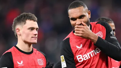 Florian Wirtz e Jonathan Tah, alvo do Barcelona, pelo Bayer Leverkusen. (Photo by Stuart Franklin/Getty Images)