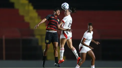 Sport x Flamengo em partida do Brasileirão Feminino<br />
(Foto: Marlon Costa/AGIF)