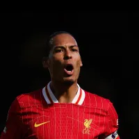 Liverpool acerta renovação com Van Dijk; veja por que o anúncio ainda não saiu