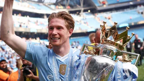 Clube que tentou dar chapéu no Santos por Neymar negocia com De Bruyne, do Manchester City. (Photo by Naomi Baker/Getty Images)