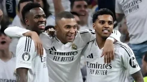 Vini Jr, Mbappé e Rodrygo pelo Real Madrid. (Photo by Denis Doyle/Getty Images)