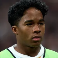 Endrick desaba de tristeza e é consolado no Real Madrid após eliminação na Champions League