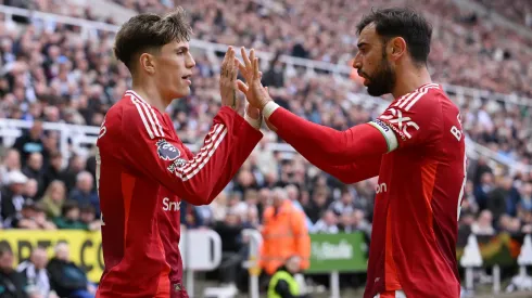 Garnacho ao lado de Bruno Fernandes no Manchester United. Foto: Stu Forster/Getty Images