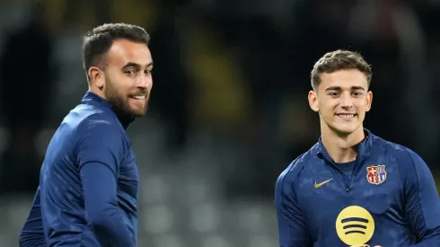 Eric García e Gavi em aquecimento pelo Barcelona. Foto: Alex Caparros