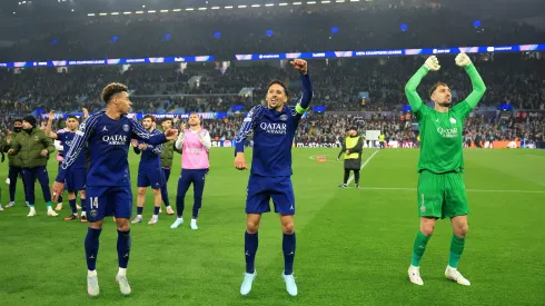 Decidindo em casa pela primeira vez no mata-mata, o time francês aposta na força do Parc des Princes, enquanto os Gunners miram a taça com foco total na competição europeia. (Foto: Carl Recine/Getty Images)