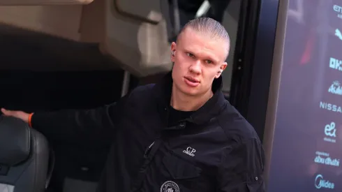 Haaland recebe informação importante. Foto: Alex Pantling/Getty Images