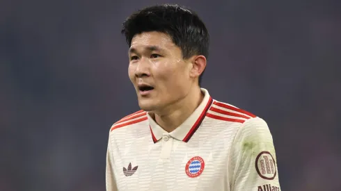 Com destaque na Serie A e na Bundesliga, o defensor é alvo da Juventus, Chelsea e Newcastle, e seu futuro deve ser um dos grandes temas da próxima janela de transferências. (Foto de Alex Grimm/Getty Images)