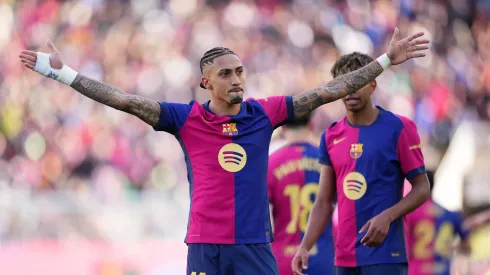 Raphinha, craque do Barcelona em campo (Photo by Alex Caparros/Getty Images)