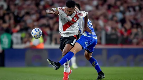 Com interesse do River Plate e da Universidad de Chile, o atacante chileno pode estar próximo de um retorno ao continente, enquanto avalia o próximo passo em sua carreira. (Foto de Marcelo Endelli/Getty Images)