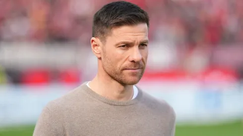 Xabi Alonso durante partida do Bayer