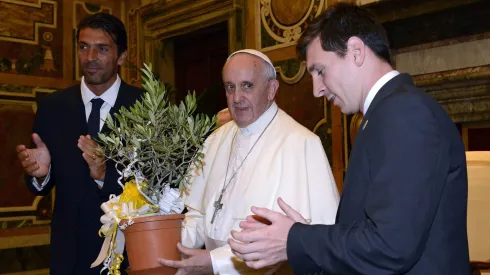 Encontro entre Papa Franciso e Messi. Foto: Claudio Villa